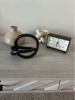 Desk / tv stand decor