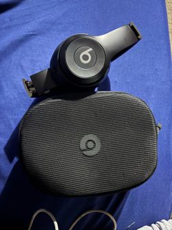Beats Solo 4 head phones