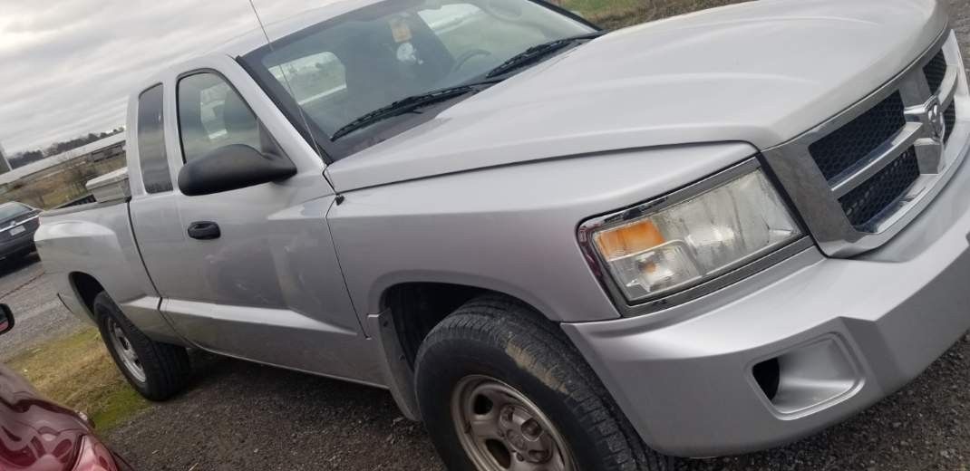 Dodge dakota st 2011. Very good condition. Real wheel drive. 71100 miles. Engine 3.7 V6. FULL SIZE TRUCK