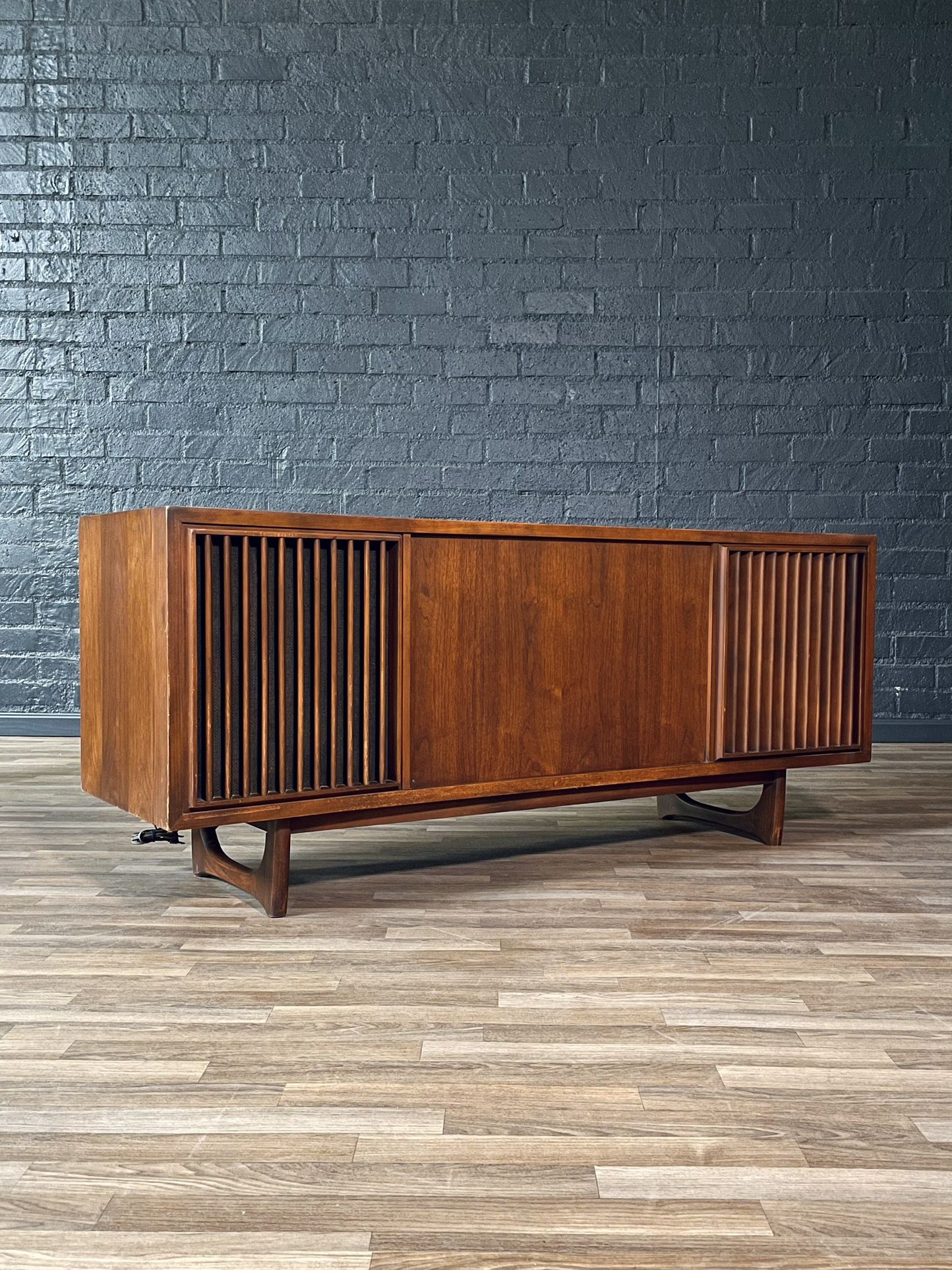 Mid-Century Walnut RCA Victor Victrola Console w/ Turntable & Radio, c.1960's - Delivery Available
