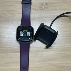 Fitbit Versa 2 fb507 Smartwatch fitness activity tracker rose gold