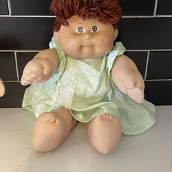 Vintage CABBAGE PATCH KIDS DOLL COLECO  RED BROWN HAIR BLACK SIGN