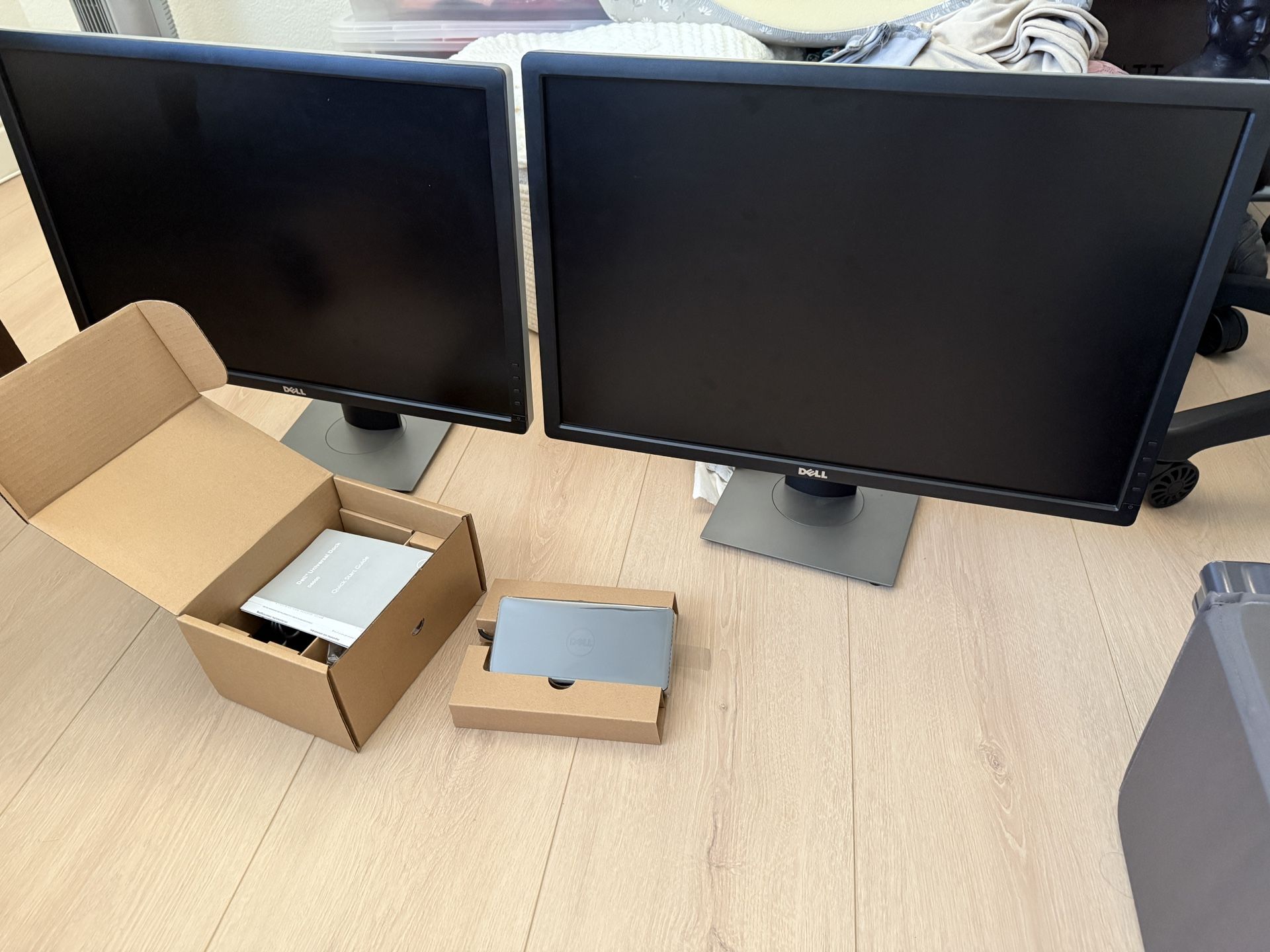 Dell D6000 Universal Docking Station/ Two 24 Inch Dell Monitors