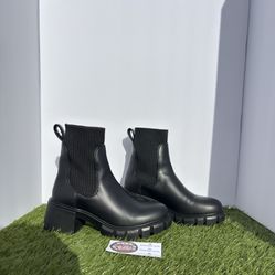 Steve Madden Women’s Hutch H20 (Black) - Size 5.5