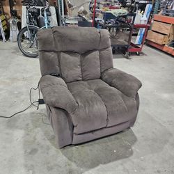 Recliner / power stand up