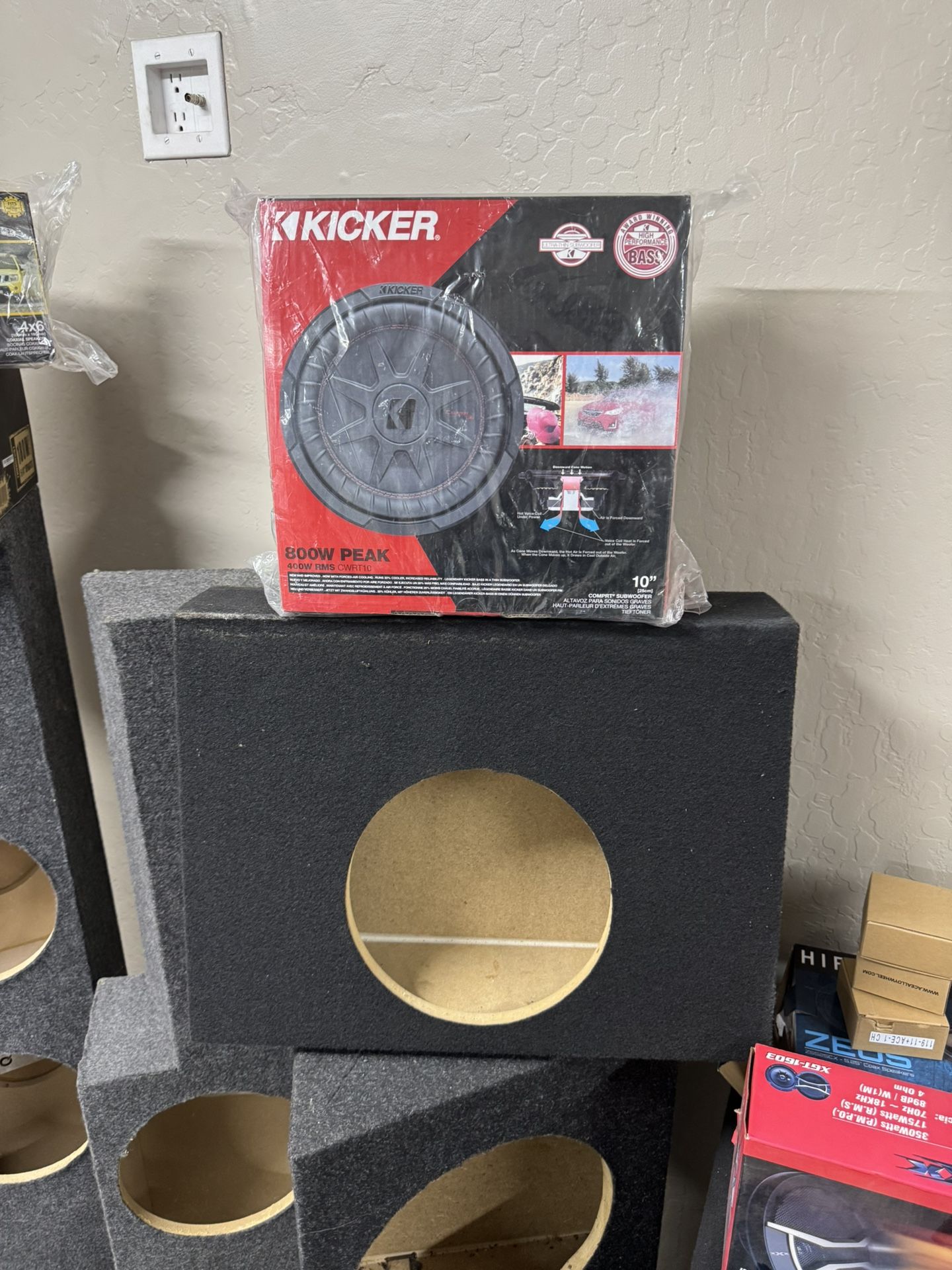Kicker Car Audio . 10 Inch Shallow Mount Subwoofer With Box . New