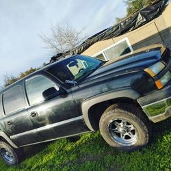 2006 CHEVY AVALANCHE !!FULL OEM PARTOUT!!