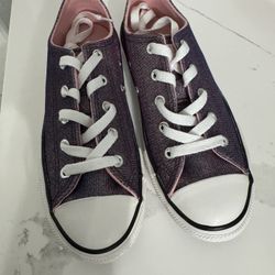 Girls converse Size 1 