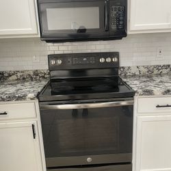 GE Electric Stove and Microwave 