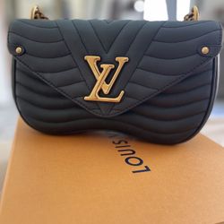 Louis Vuitton Black Wave Calfskin Leather Chain Bag PM