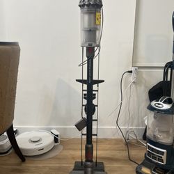 DYSON V10 GOOD CONDITION