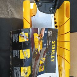 Clamping Miter Box With Saw