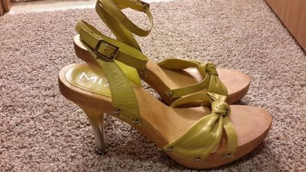 MIA size 8 leather and faux wood, high heels/sandals (also fits a 7.5 as well)