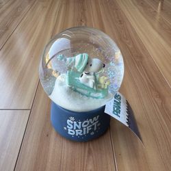 Snoopy Holiday Water Globe