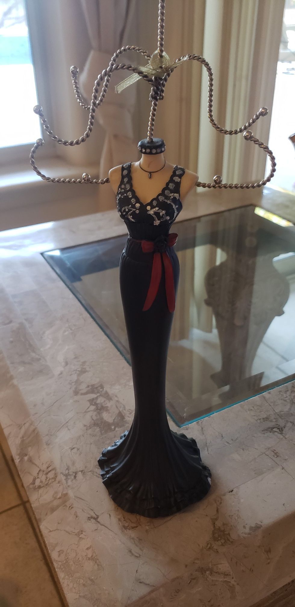 Jewelery / necklace holder