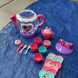 Disney Junior Minnie Mouse Terrific Teapot, Preschool Pretend Play Tea Set, Kids Toys for Ages 3 Up by Just Play