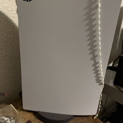 PS5 FOR SALE! Good Condition! Flexible PRICE! MUST GO!!!