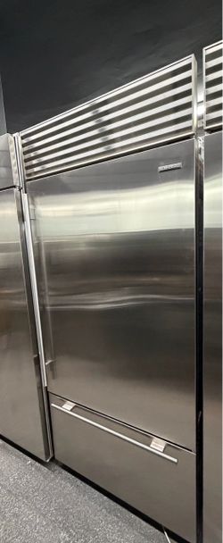 Sub Zero 36” built in bottom freezer Refrigerator right hinge