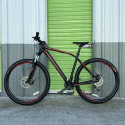SPECIALIZED MOUNTAIN BIKE 