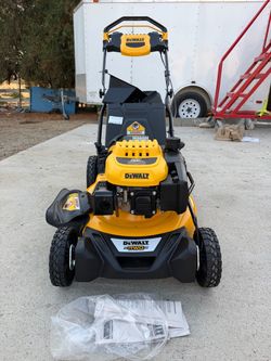 Dewalt 196cc commercial engine self propelled lawn mower