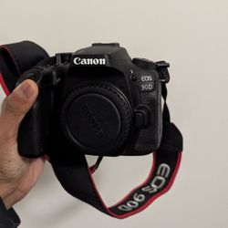 CANON EOS 90D 