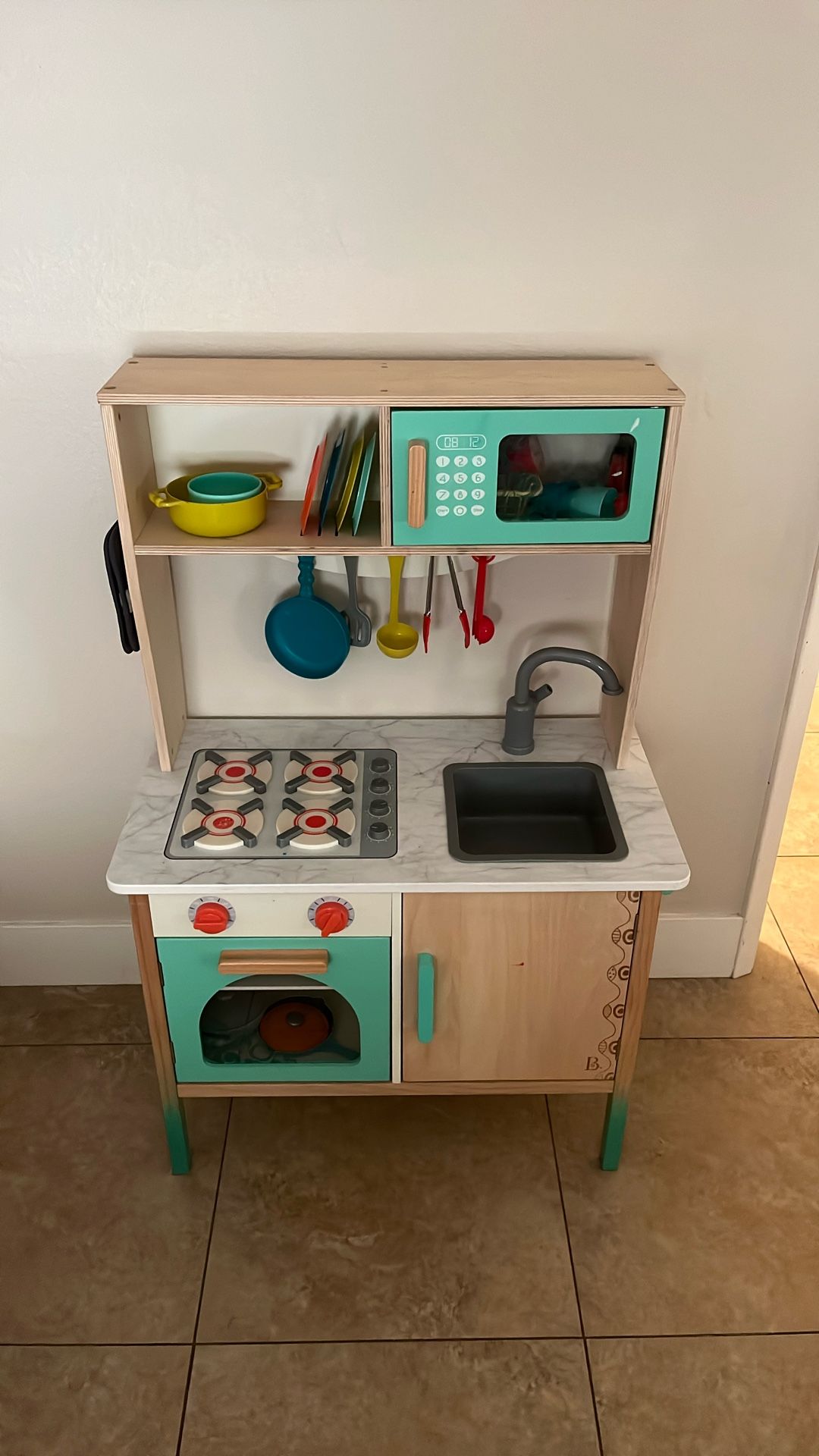 Kids kitchen and baking set