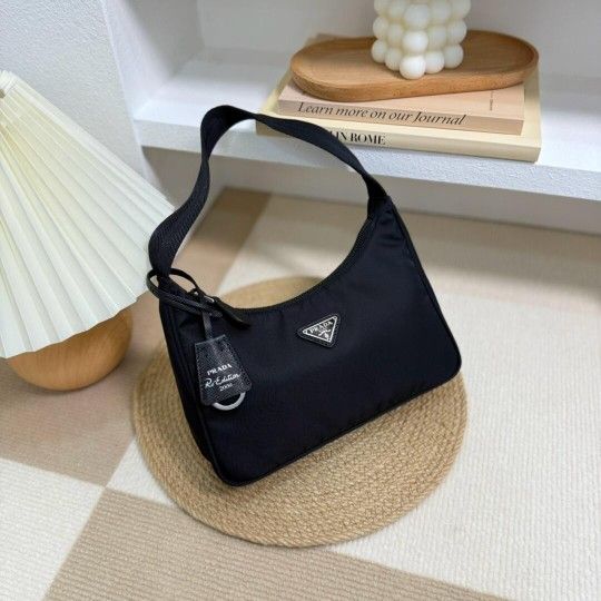 Black 𝐏𝐫𝐚𝐝𝐚 Re-Edition 2005 Re-Nylon Mini Bag