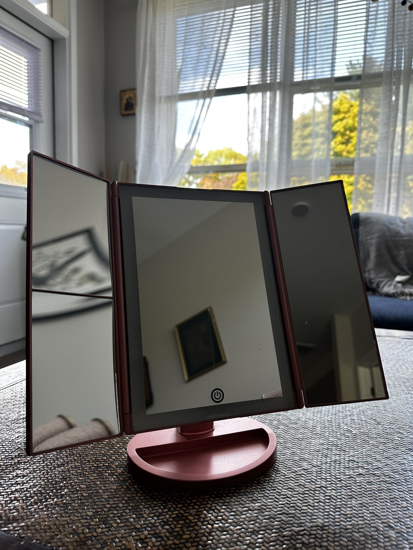 Makeup Mirror And Vanity Light