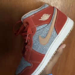 Jordan 1 mid