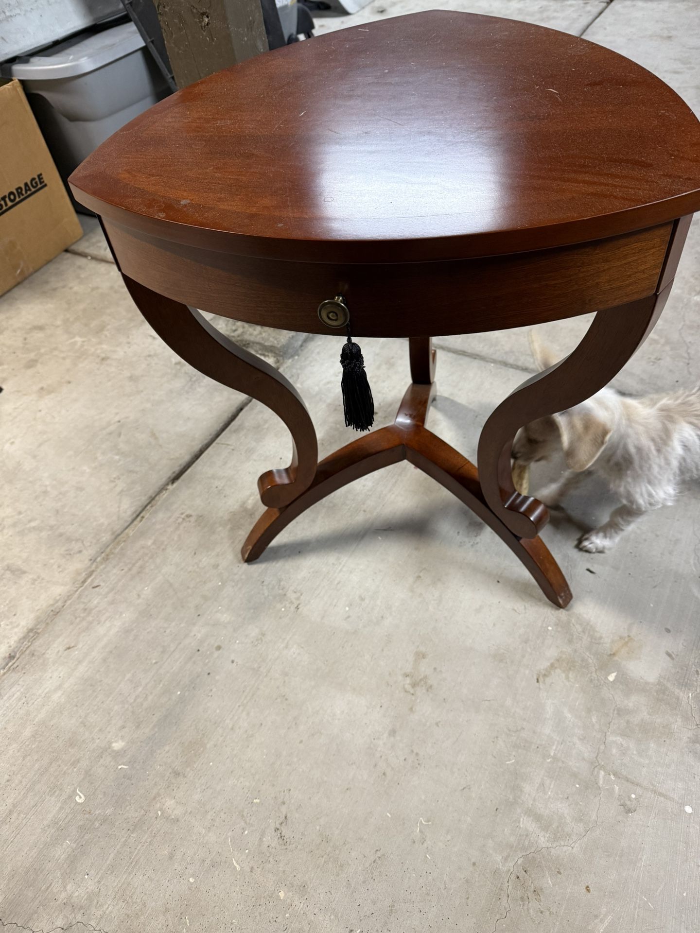 Bombay Co. End Table With Decorative Tassel 