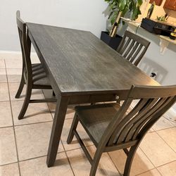 DINNIG table and 3 chairs