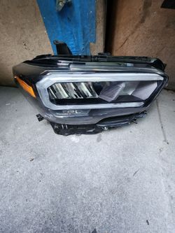 2020,2024 toyota tacoma rh headlight TRD