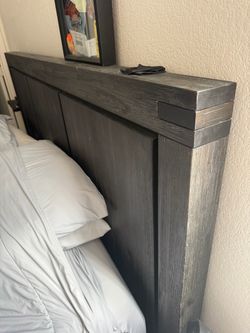 Cal King Living Spaces Bed