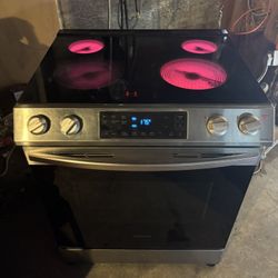 Samsung Stove On Good Working Condition 