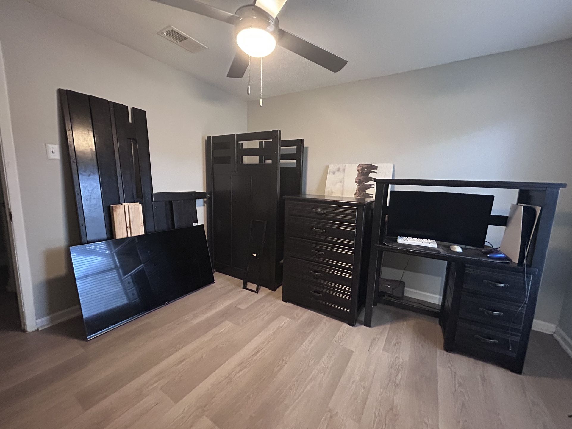 Double Twin Bunk Bed w/ Storage + 55” TV – Excellent Condition