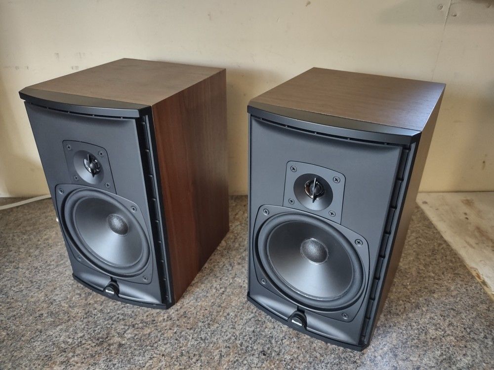 Boston Acoustics Bookshelf Speakers. USA 