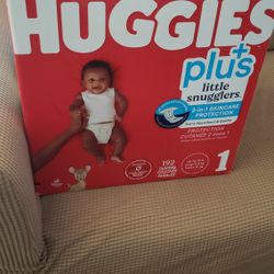 HUGGIES Plus Little Smugglers Size 1