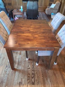 Table with  6 chairs
