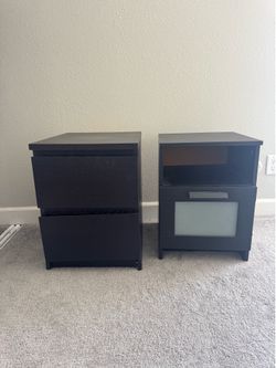 Set of 2 black nightstands