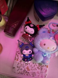 hello kitty figurines / keychain