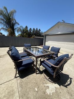 Outdoor dining set