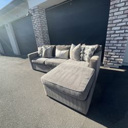 Free Delivery Sectional Sofa Couch (Reversable Chaise)