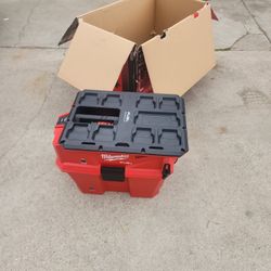 Milwaukee
M18 FUEL NEXUS 6 Gallon Wet/Dry Vacuum with PACKOUT Compatibility and VACLINK