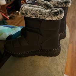 Girls Size 6 Snow Boots - Unused