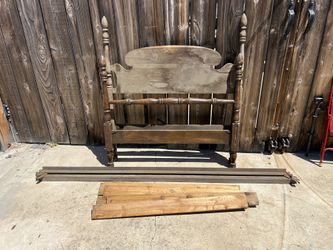 Antique Twin Bed Set