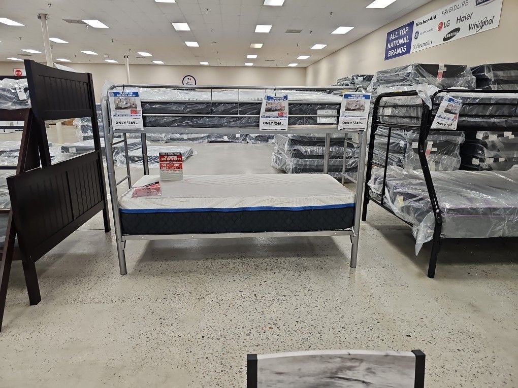 Metal Twin Over Twin Bunk Bed W/ Double Ladder