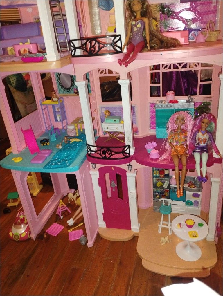 Barbie Doll House With Accessories 