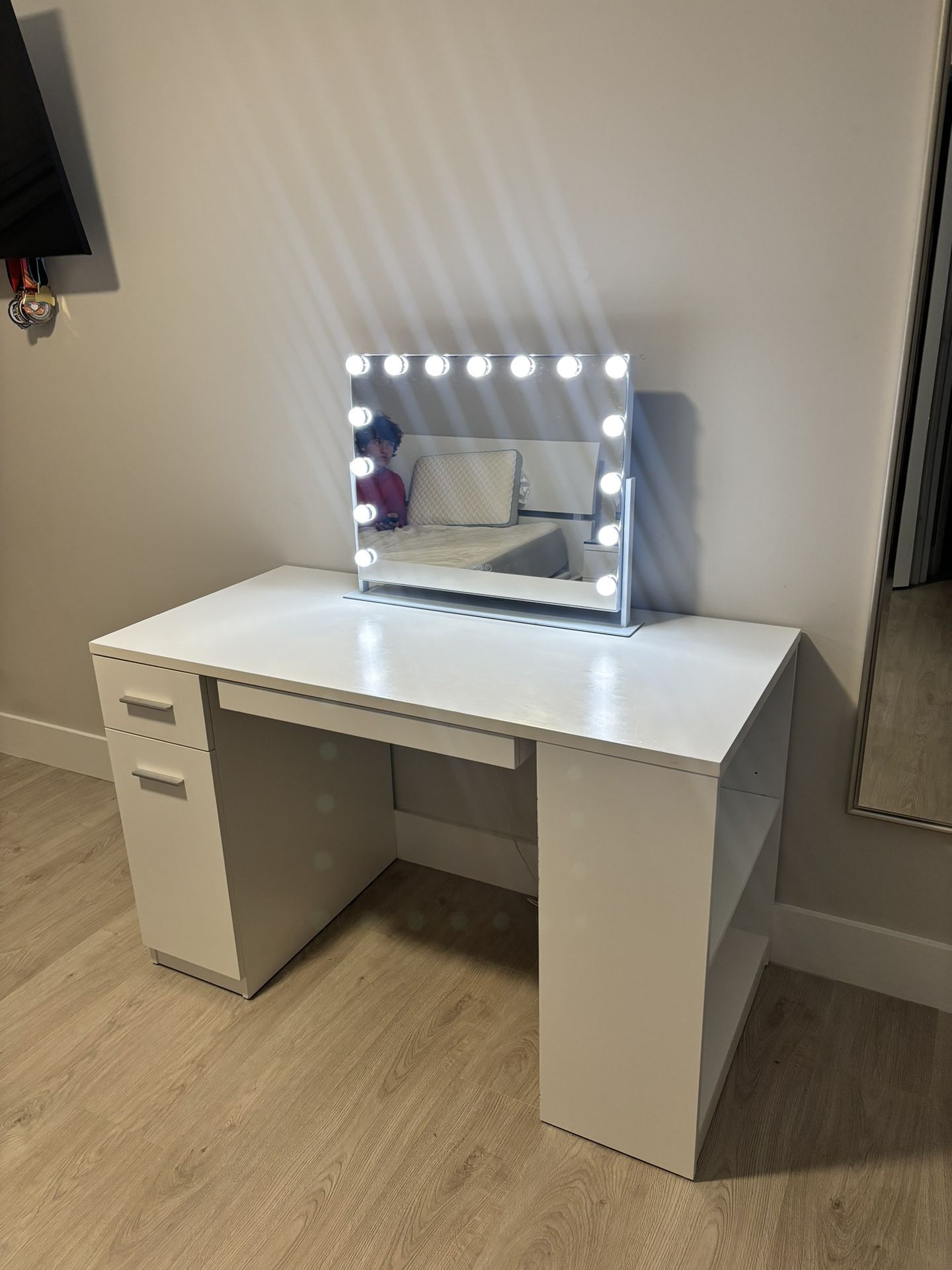 Desk That Can Be Converted To Vanity