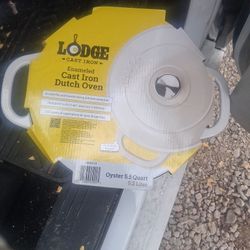 New Cast Iron Dutch Oven