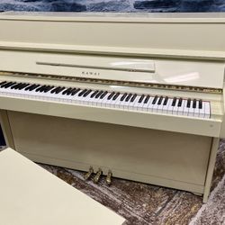 Gorgeous Kawai piano excellent shape delivery available 